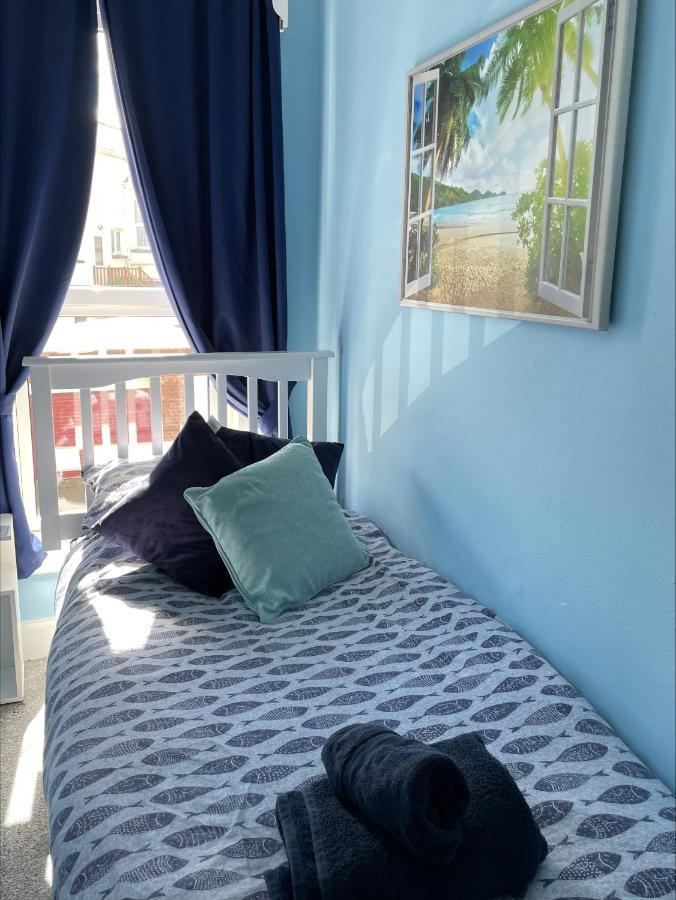 Seaview Apartment With Parking Ексмут Екстериор снимка
